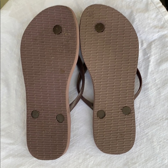 Havaianas women’s plum animal print flip flops - Picture 2 of 5